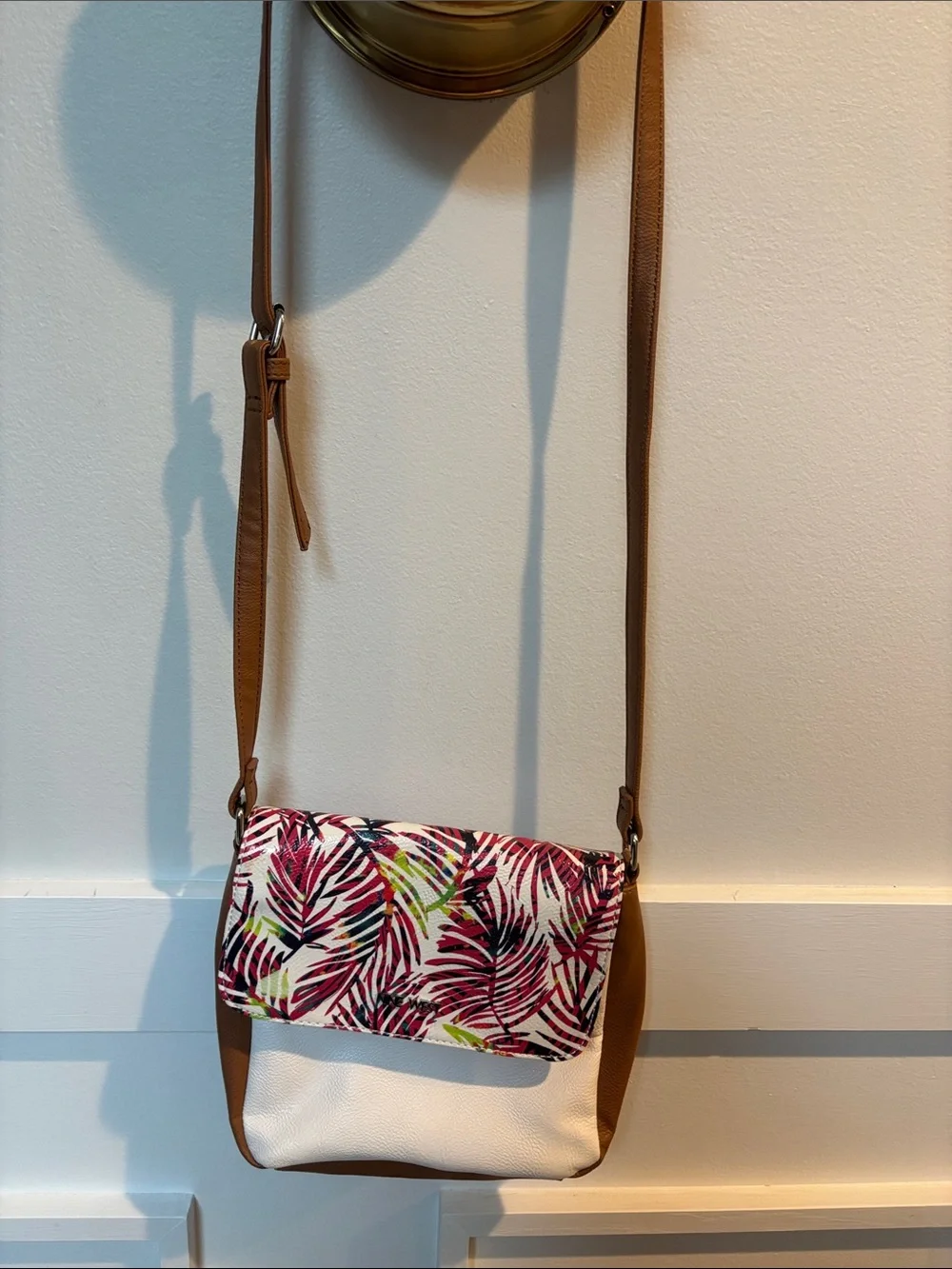 VTG Nine West crossbody tropical leather bag